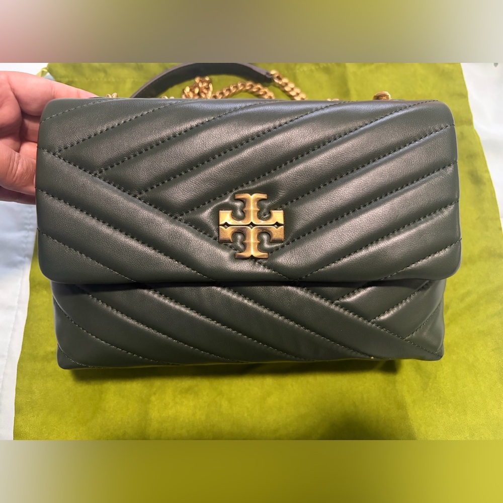 Tory Burch Quilted Kira Chevron Shoulder Bag in Olive Green with Gold Hardware - Picture 14 of 14